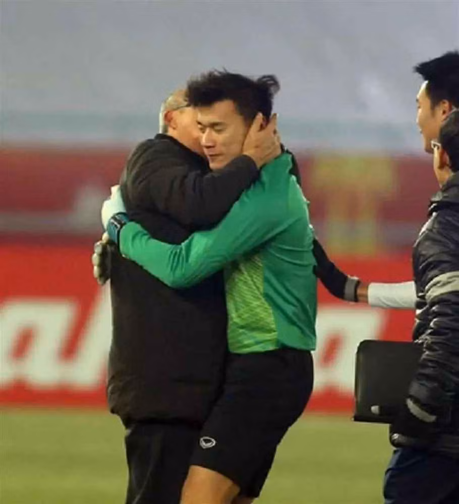 Điều này đồng nghĩa, AFF Cup 2022 sẽ là giải đấu cuối cùng của ông Park Hang Seo trên cương vị HLV trưởng đội tuyển Việt Nam. Thông tin trên khiến người hâm mộ HLV người Hàn Quốc những năm qua vô cùng tiếc nuối.