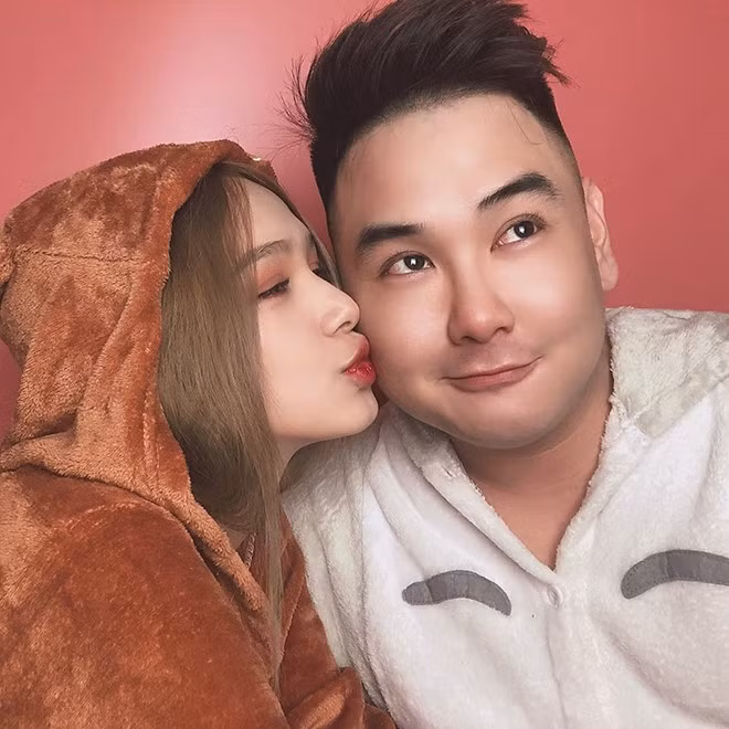 Khá ít những khoảnh khắc tình cảm của Xoài Non và ông chồng streamer giàu nhất Việt Nam được đăng tải trên MXH.