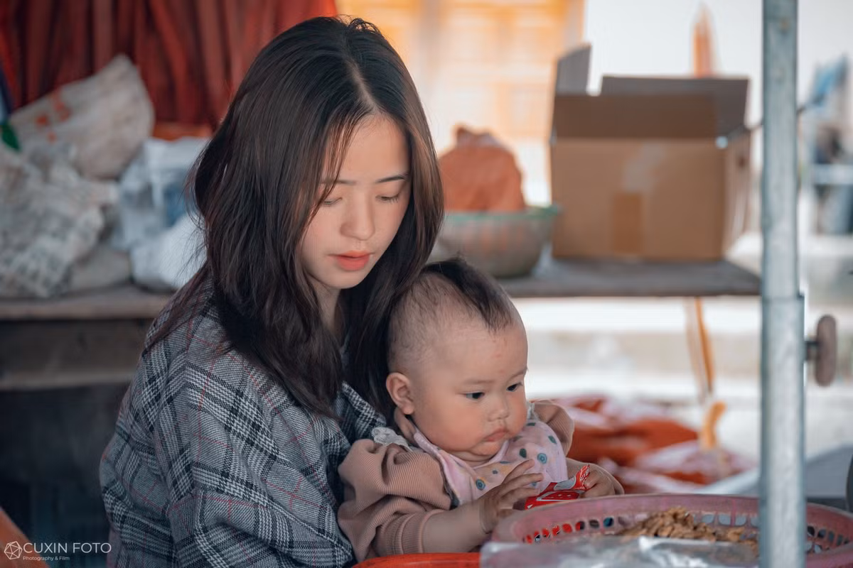 Vàng Thị Sinh, 18 tuổi, người dân tộc H'Mông, ở huyện Đồng Văn (Hà Giang).