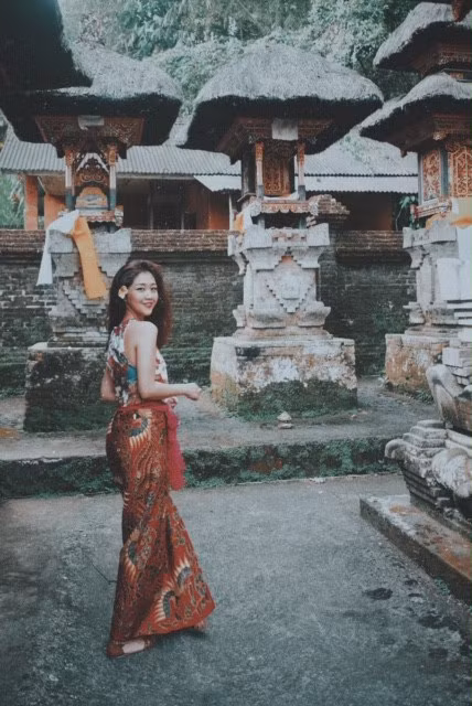 Nam Phương sở hữu khuôn mặt nền nã, dịu dàng với những đường nét hài hòa. Đây cũng là điểm nhấn khiến nữ tiếp viên hàng không 9X này được thu hút hơn cả.