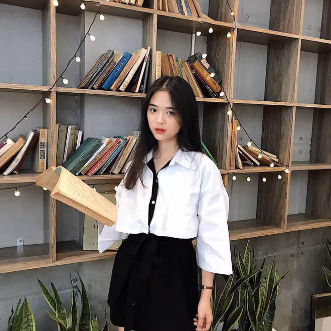 Mai Hà Hoàng Yến là gương mặt điển hình cho phong thái giản dị nhưng không kém phần ngọt ngào trong dàn hot girl Việt 10X. Với gương mặt ưa nhìn, nụ cười rạng rỡ cùng mái tóc dài mượt, cô nàng này khiến ai cũng không thể rời mắt.