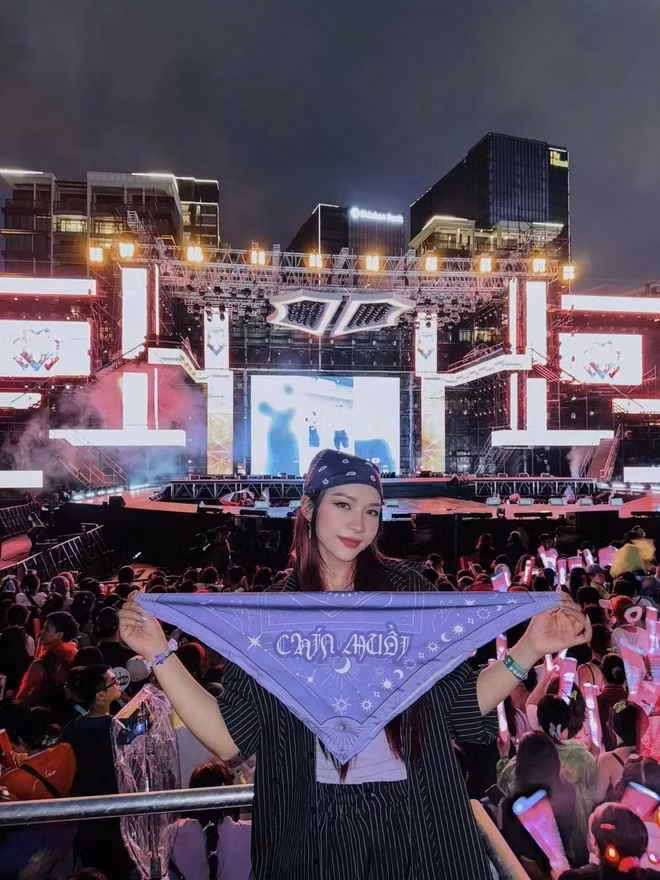 Đi concert mà ngỡ lạc vào sàn diễn thời trang vì dàn gái xinh lên đồ cực "chặt chém"