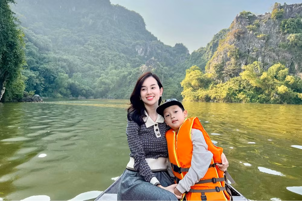 Sau 6 tháng hẹn hò, hot girl Ly Kute thông báo chia tay đầy tiếc nuối. Không lâu sau đó, cô cho biết mình đã mang thai 3 tháng với chân sút sinh năm 1992.