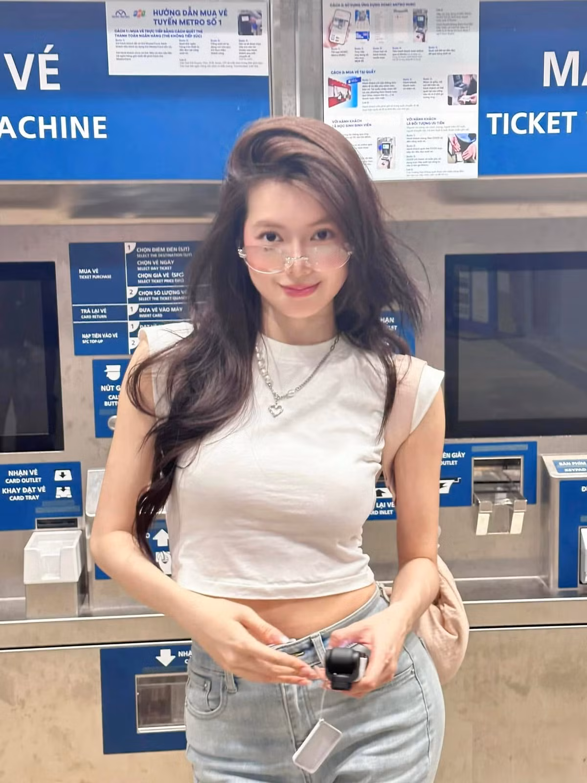 Yên Đan (SN 1997, Đắk Lắk) sở hữu profile cực đỉnh khi từng tốt nghiệp 2 trường Đại học là khoa Quan hệ Quốc tế, Trường Đại học Khoa học Xã hội và Nhân văn TP.HCM và ngành nghệ thuật biểu diễn Múa dân gian dân tộc tại Trường Múa TP.HCM.