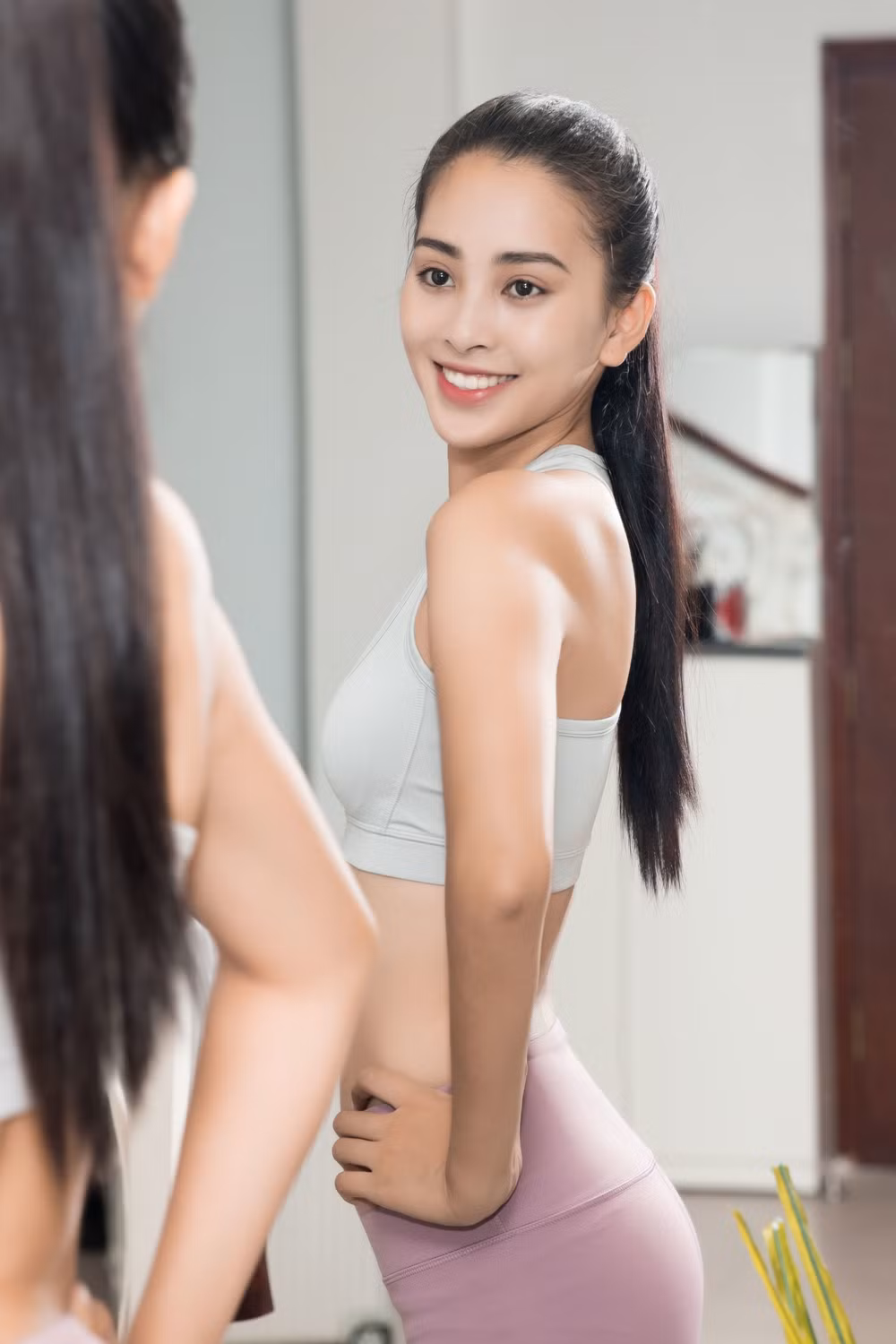Tuy nhiên dịch COVID-19 cũng giúp Tiểu Vy có nhiều thời gian để dành cho gia đình hơn, bởi suốt từ khi đăng quang đến nay cô vô cùng bận rộn với các công việc và kế hoạch của mình.