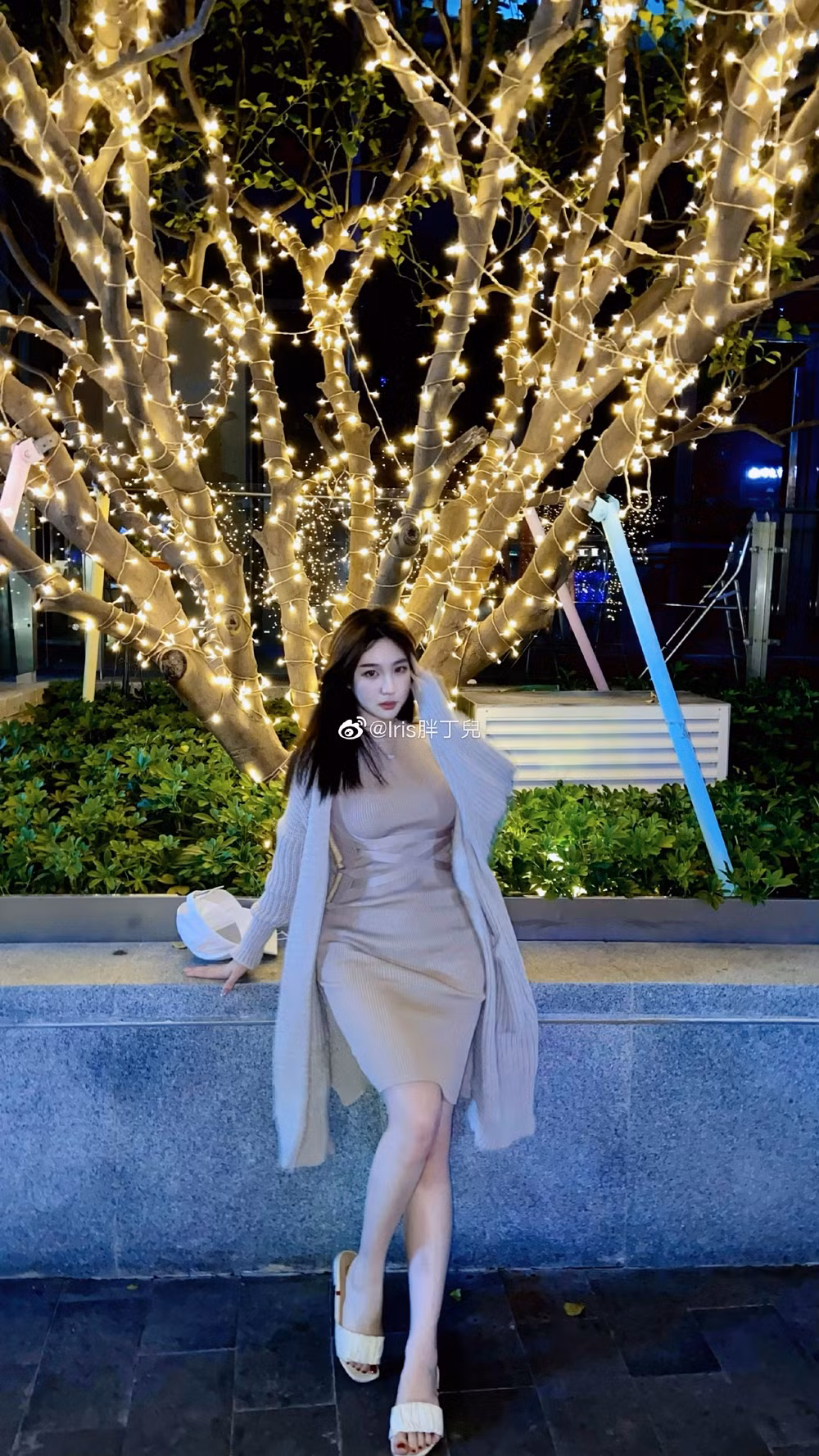 Không phải vô cớ khi lựa chọn thiết kế váy đuôi cá của Iris nhận được nhiều phản hồi tích cực.
