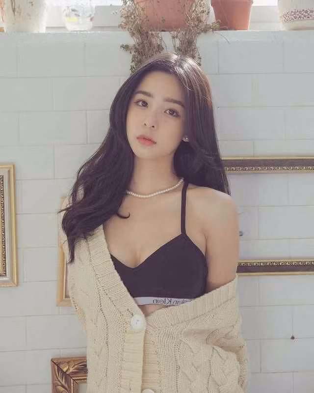Với Tammy Phạm, những kiến thức học được trên giảng đường có thể áp dụng vào việc xây dựng kênh Tik Tok của bản thân. Thế nên, công việc sáng tạo nội dung vừa giúp cô có thêm thu nhập lại có thể thực hành ngành nghề đã chọn theo đuổi.