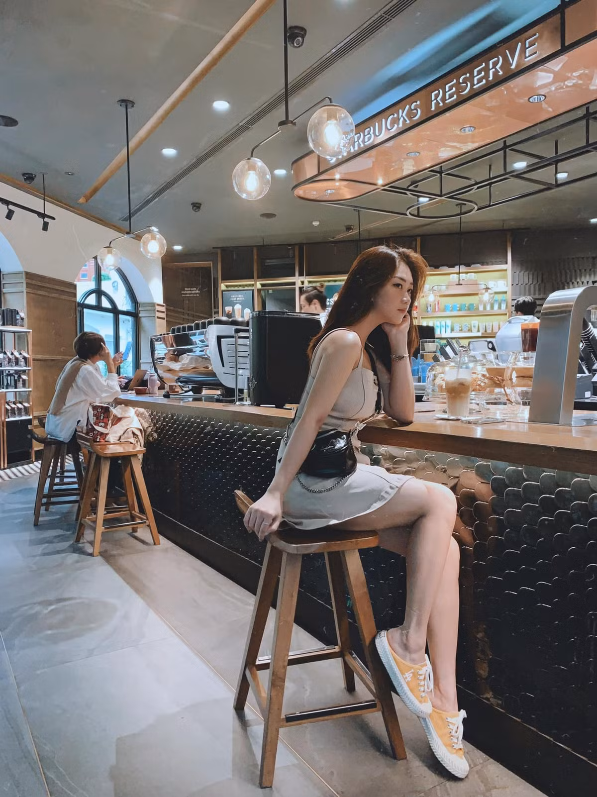 Ở Q&amp;A trên Instagram, tiếp viên hàng không Nam Phương đã có chia sẻ thoải mái về đề tài "bao giờ lấy chồng?" và nhanh chóng thu hút được sự chú ý và bình luận của nhiều người.