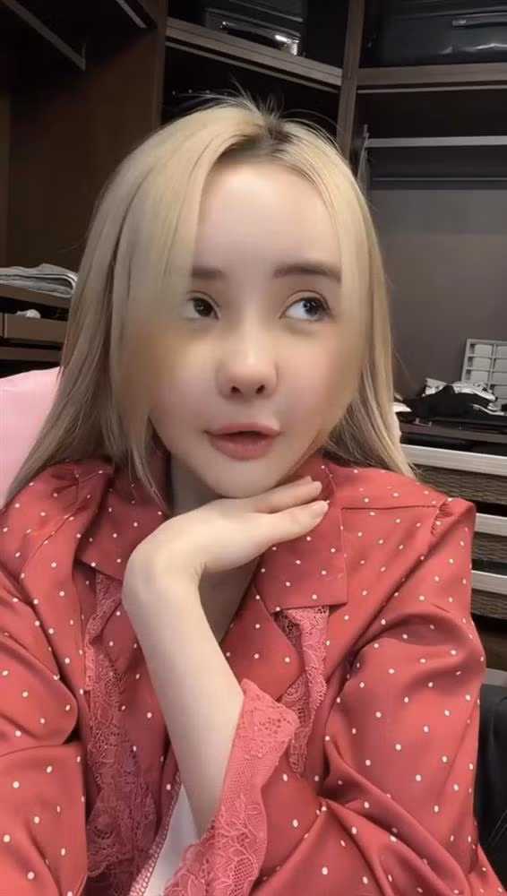 Ngân 98 nói một số thẩm mỹ viện nhắn tin riêng và ngỏ ý sửa lại mũi cho cô. Tuy nhiên, khi cô nàng không đồng ý lại đi bình luận "seeding" vào nhiều video của cô.