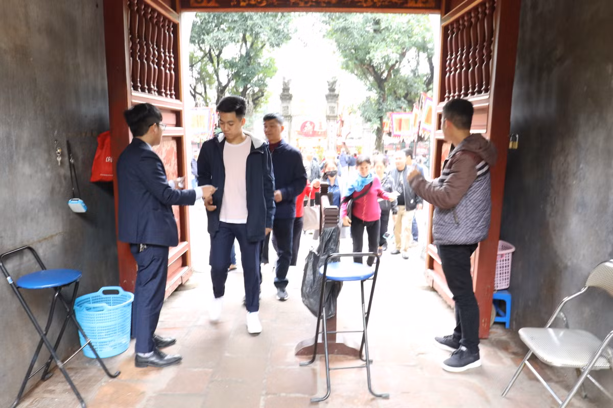 Xin chữ đầu năm là một tục lệ truyền thống của người Á Đông thể hiện sự trân trọng đối với tri thức, đồng thời cũng là gửi gắm những ước nguyện năm mới trong những con chữ.