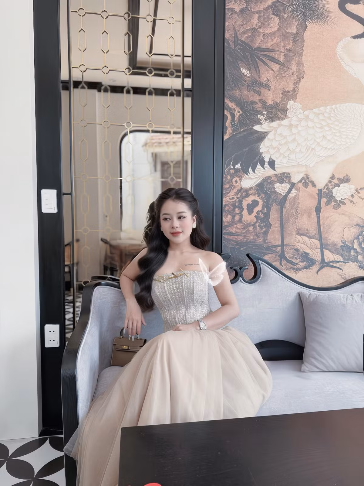 Dẫu vậy, không thể phủ nhận nhờ bộ outfit này mà hot girl đang ngày càng nhận được đông đảo sự chú ý.