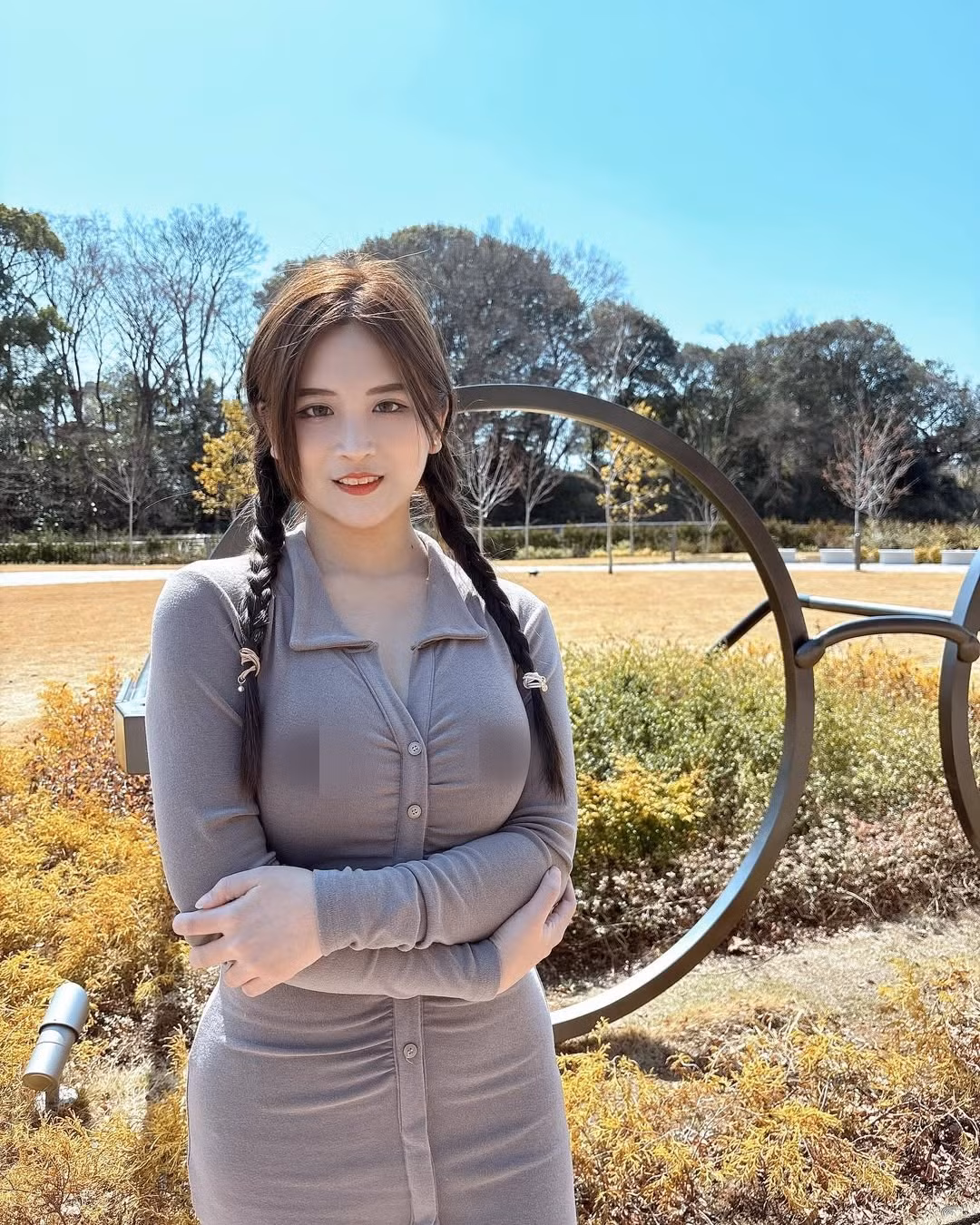 Với thân hình nóng bỏng và tinh thần tự do, Ash không chỉ thu hút mà còn truyền cảm hứng cho chị em phụ nữ.