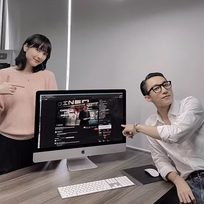 Tuy nhiên, trong những post của mình, Hải Tú đều những dịp đặc biệt như mới gia nhập công ty, sinh nhật, PR cho MV Chúng Ta Của Hiện Tại,...