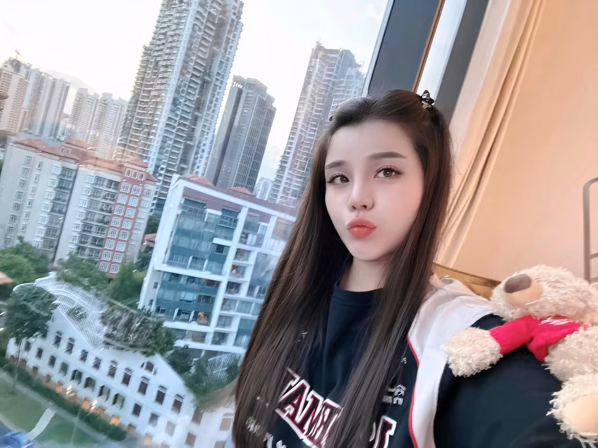 Trong giới cầu thủ Việt Nam, Bùi Tiến Dũng là cầu thủ chăm chỉ đăng tải ảnh vợ lên mạng xã hội nhất.