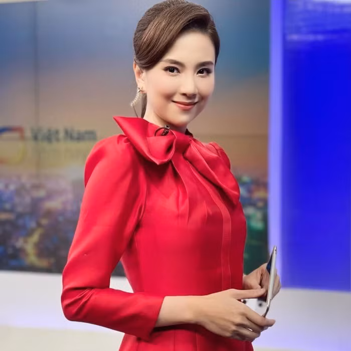 Trong một lần phỏng vấn nhanh với MC Khánh Vy về những cái nhất ở VTV, chính MC Trần Ngọc còn phải khẳng định Mai Ngọc là nữ MC “xinh gái nhất cái đài này”.