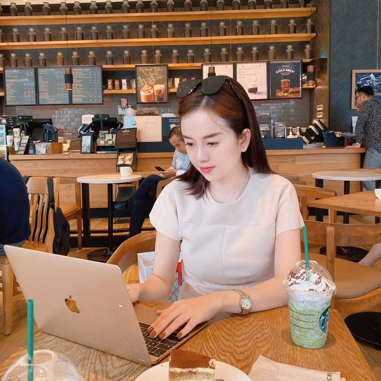 Nói về vấn đề này, bạn trai cũ của Ly Kute cũng từng chia sẻ với báo chí: "Quân nghĩ con người ai cũng trải qua sai lầm hay lỗi mà mình gây ra. Quan trọng là sửa lại sai lầm để tốt hơn. Mình vẫn chưa được gặp con, mình nghĩ mẹ của em bé (Ly Kute) chưa sẵn sàng."