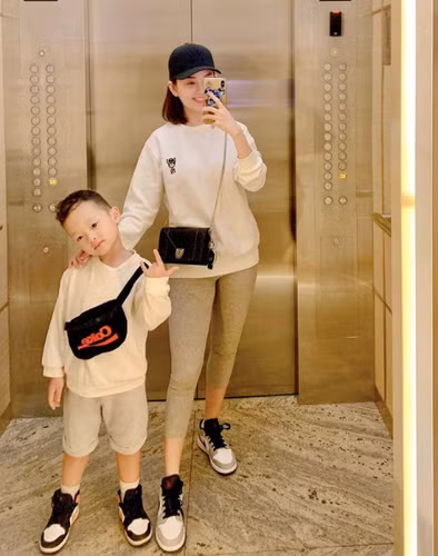 Nhìn lại hành trình vừa qua của Ly Kute, dân mạng không khỏi ngưỡng mộ. Bởi lẽ, trở thành mẹ đơn thân, cô không chỉ ngày càng xinh đẹp mà còn giàu có, liên tục khoe tài sản khủng.