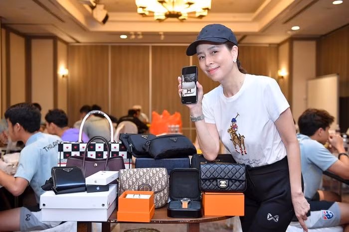 Được biết, căn biệt thự chỉ là một phần nhỏ trong số tài sản lên đến 100 tỷ USD (khoảng 23.000 tỷ đồng) của bà.