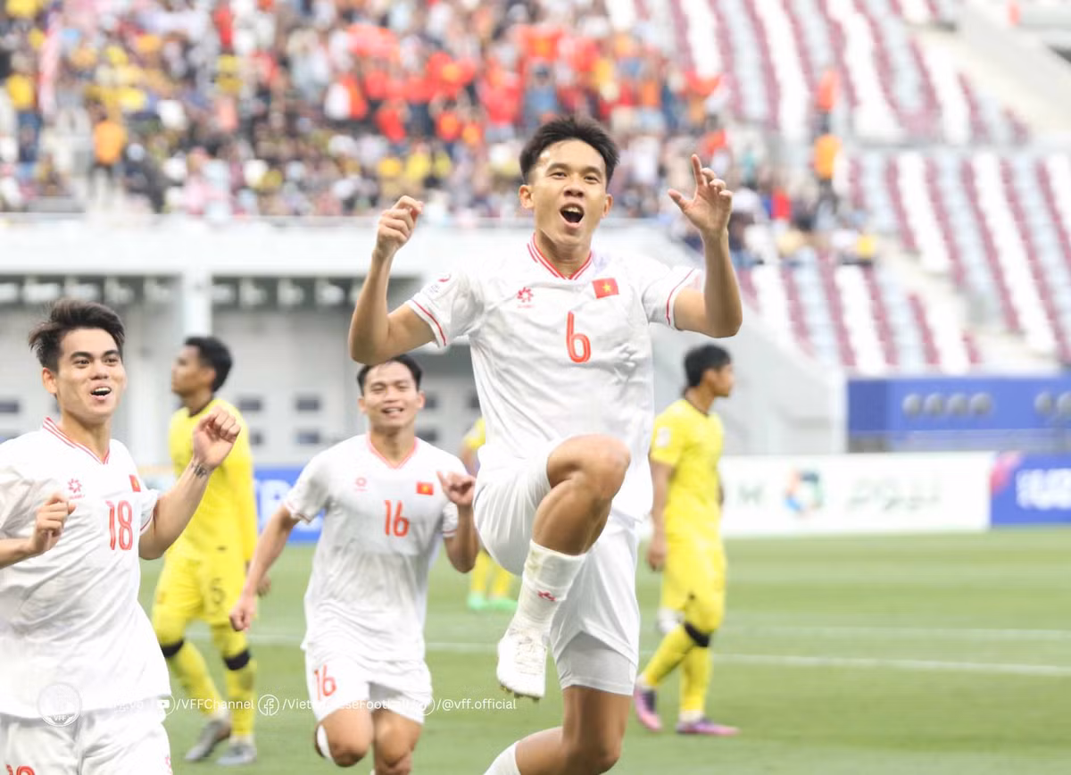 Bên cạnh đó, dù không ghi bàn vào lưới U23 Malaysia nhưng Bùi Vĩ Hào cũng nằm trong top những cầu thủ ghi bàn tốt nhất U23 châu Á 2024 với 2 bàn thắng.