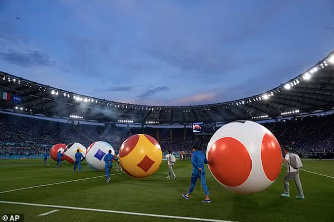 Địa điểm được chọn để khai mạc EURO 2020 là SVĐ Olympico (Roma - Italia). Đây là sân nhà của CLB AS Roma và Lazio Roma.
