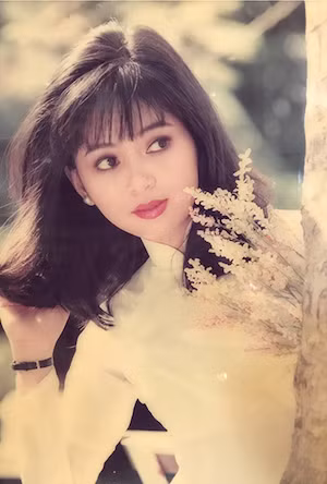 Những năm 90 của thế kỉ trước, vai diễn trong phim "Vị đắng tình yêu" kết hợp cùng cố diễn viên Lê Công Tuấn Anh chính là cột mốc đưa tên tuổi của bà Thủy Tiên lên một tầm cao mới.