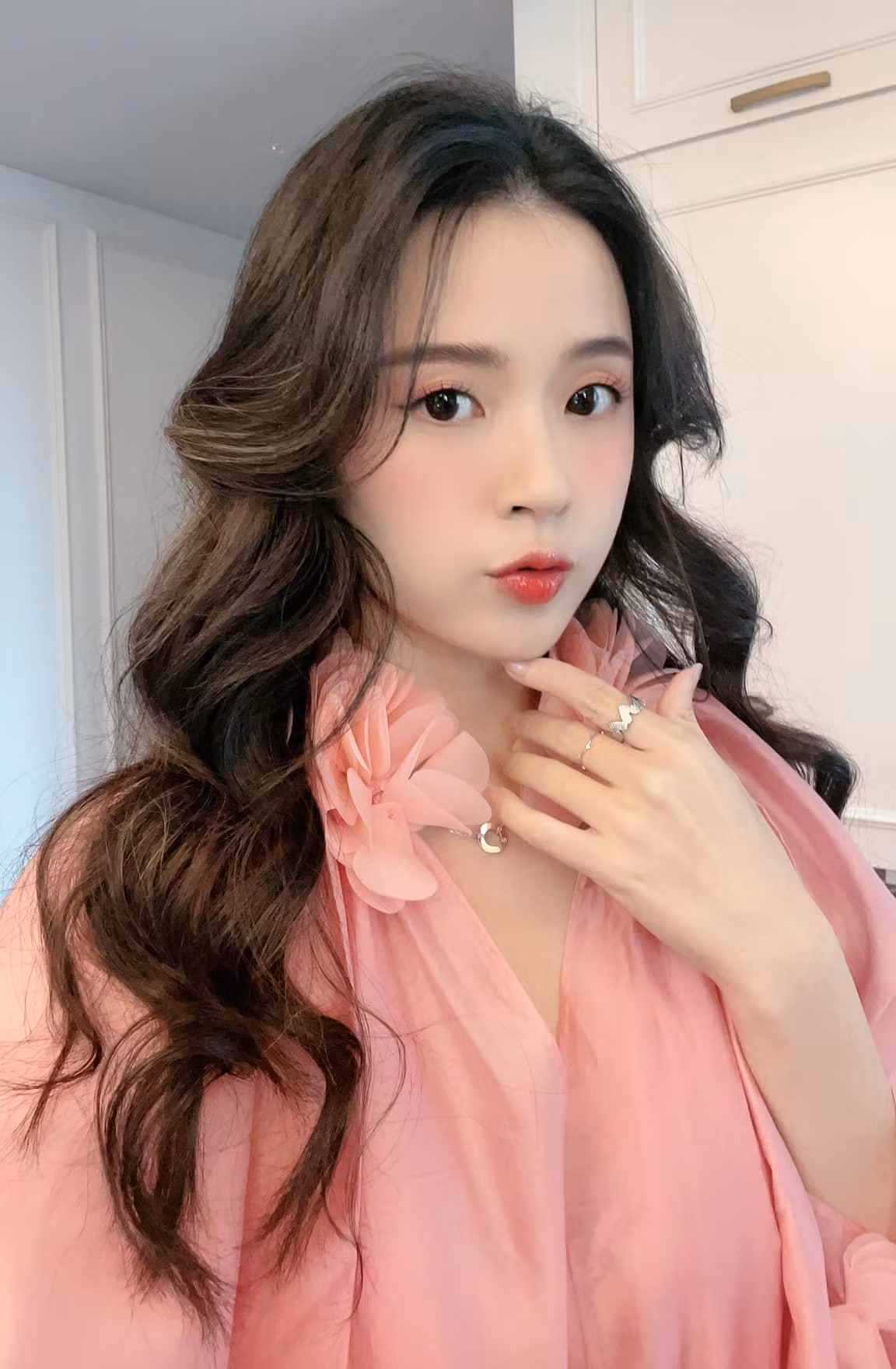 Sáng ngày 30/3, nữ diễn viên Midu không giấu khỏi sự hân hoan khi thông báo tin vui về sự nghiệp học tập đến đông đảo khán giả