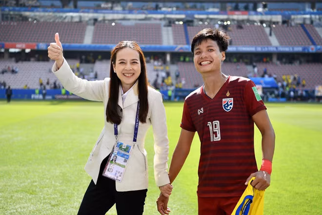 Sắp tới, đội tuyển Thái Lan sẽ tham dự hai đấu trường quan trọng là AFF Cup và vòng loại Asian Cup 2023. Trong khi đó, U22 Thái Lan có nhiệm vụ vượt qua vòng loại U23 châu Á 2022 để có mặt ở vòng chung kết.