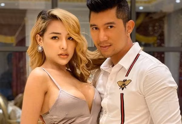 Sau màn ăn mặc hớ hênh trên, Ngân 98 bị cấm diễn và bị phạt 40 triệu đồng cho hành vi của mình.