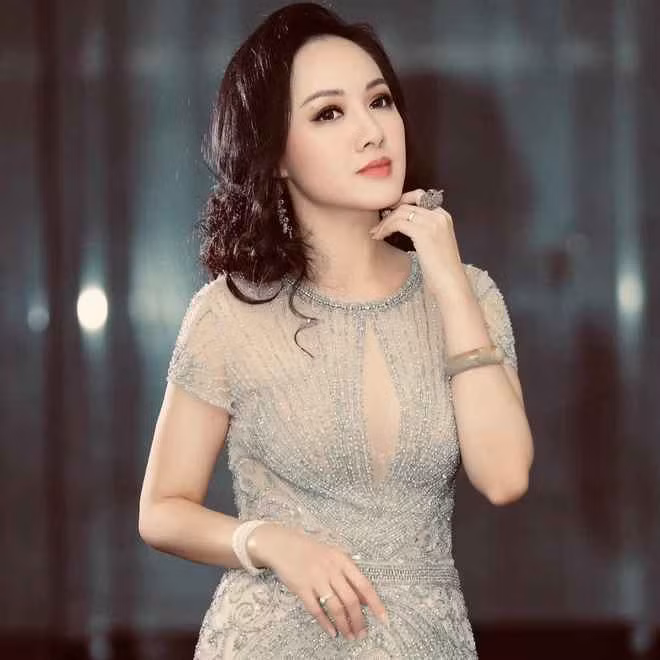 Hoài Anh từng tiết lộ, bố của cô sinh ra ở miền Nam, là cán bộ khoa học công nghệ thông tin, từng đạt giải Nhân tài đất Việt. Mẹ của cô là giảng viên đại học người Hà Nội, sau đó chuyển qua công tác tại văn phòng Bộ Giáo dục và Đào tạo ở TP HCM.