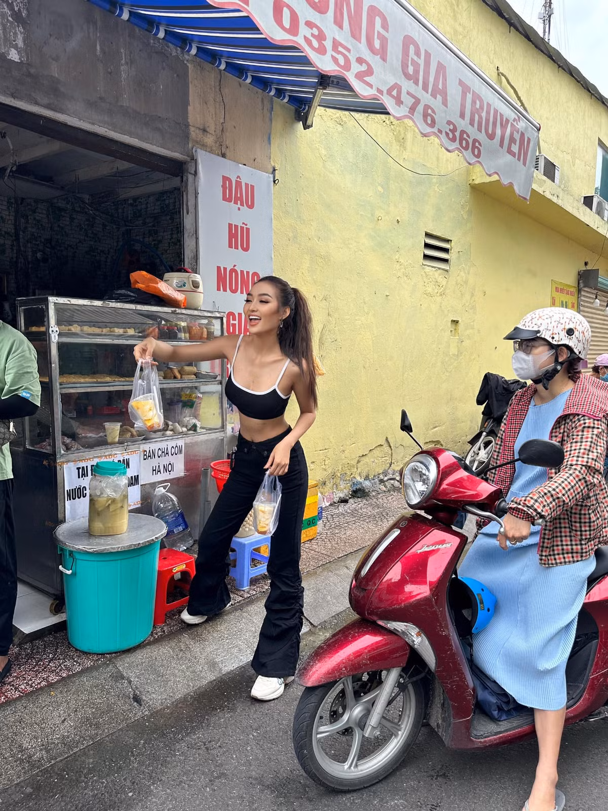 Trước sự cố mặc trang phục không phù hợp đi dạo phố sách, Pich Votey cũng từng khiến cộng đồng fan sắc đẹp Việt không hài lòng với hành động hành động ghép gương mặt của mình vào cơ thể của Thùy Tiên khi mặc trang phục truyền thống của Bali nhằm quảng bá cho một phần thi thuộc khuôn khổ Miss Grand International 2022.