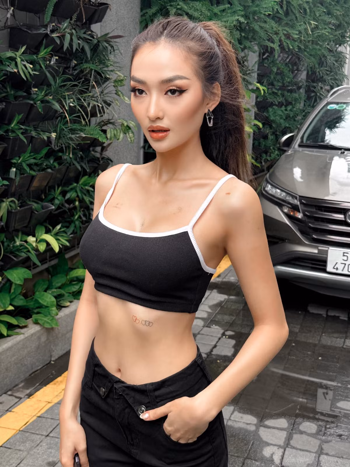 Pich Votey Saravody từng đăng quang ngôi vị Á hậu 5 Miss Grand International 2022. Hiện tại, cô đang có mặt ở Việt Nam để quảng bá cho Miss Grand International 2023.