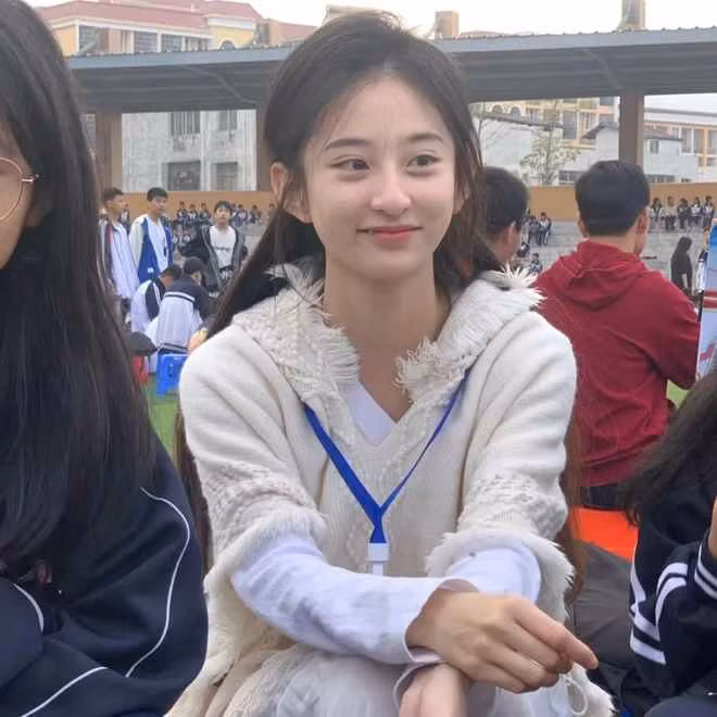 Vì vẻ ngoài trẻ trung của mình mà cô Tiểu Cao thường bị người khác nhầm là học sinh.