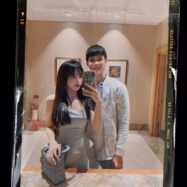 Cuối năm 2021. Hoàng Đức vượt qua nhiều tên tuổi lớn để giành giải thưởng Quả bóng vàng nam.