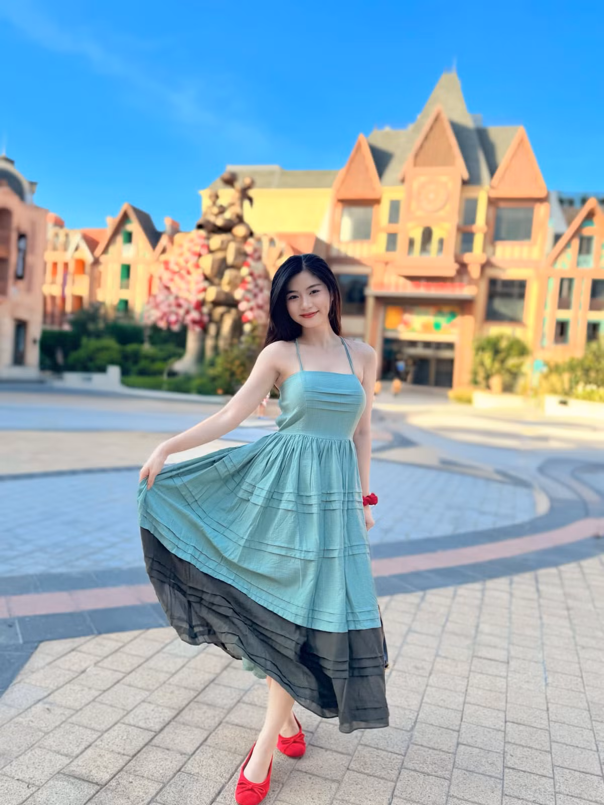 Từ trước tới nay, Nam Phương luôn nổi bật nhờ vẻ ngoài xinh đẹp, trong trẻo. Không cần diện đồ hở, cô nàng vẫn quyến rũ, hút hồn fan nam.