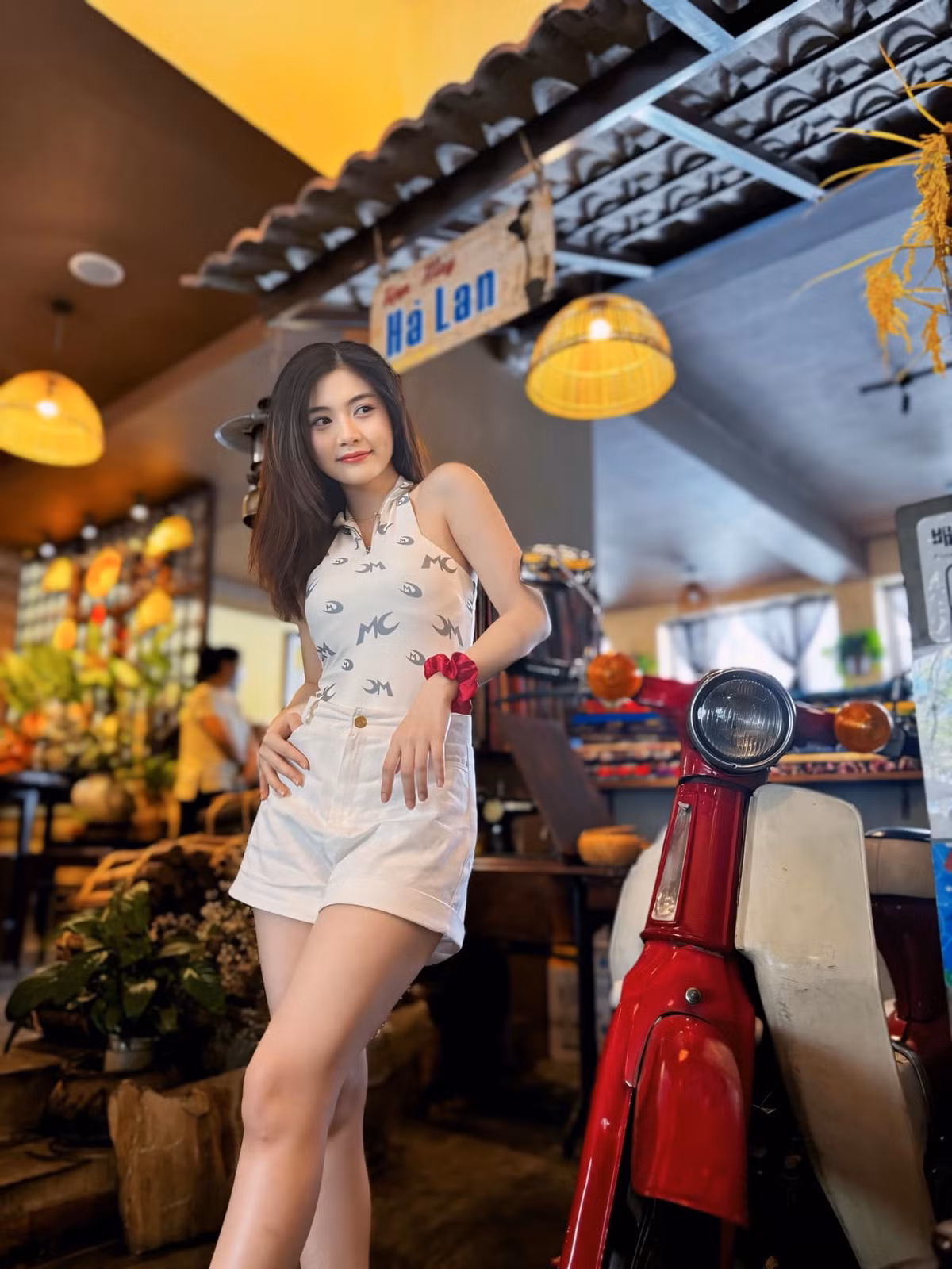 Trong suốt khoảng thời gian yêu nhau, Nam Phương và bạn trai được nhận xét là trai tài, gái sắc, thường xuyên đồng hành cả trong cuộc sống lẫn công việc.