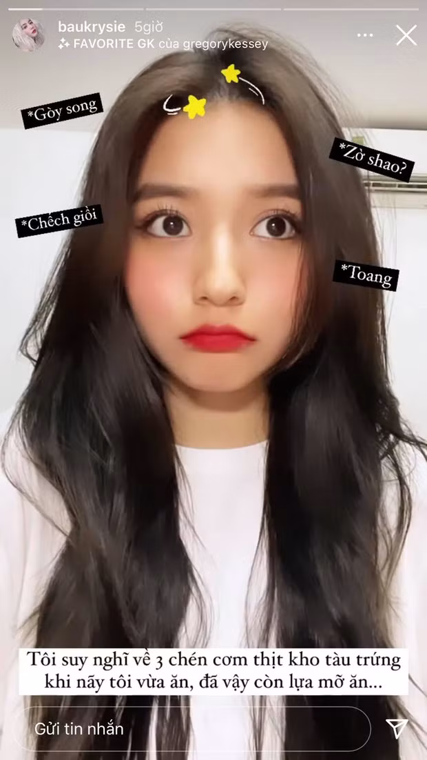 Mới đây nhất, Bâu trở thành nữ chính đóng MV Lalalay của Jack. Tưởng chừng cô bạn có tất cả như thế sẽ chẳng còn lo nghĩ về điều gì nhưng "nữ thần" thì cũng có nỗi lo giống bạn khi.... trót ăn một lúc 3 chén cơm thôi.