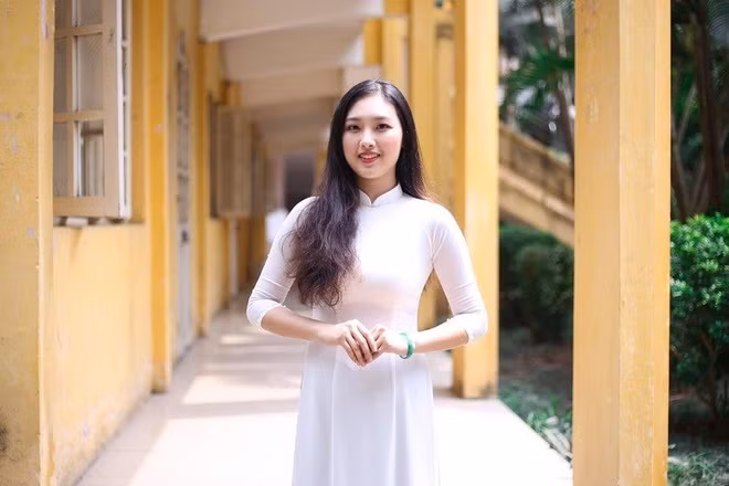 Phạm Nguyễn Bảo Ngọc trở thành Hoa khôi của Học viện Ngân hàng năm 2019.