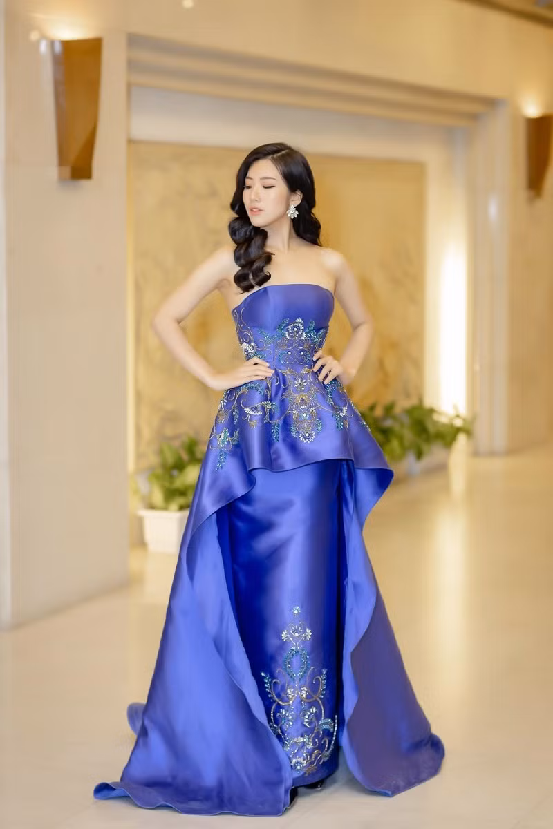 Nguyễn Hoài Phương Anh là Hoa khôi Học viện Báo chí và Tuyên truyền năm 2018. Chưa dừng lại đó, nữ sinh sinh năm 1999 này còn giành danh hiệu Người đẹp thời trang Hoa hậu Việt Nam.