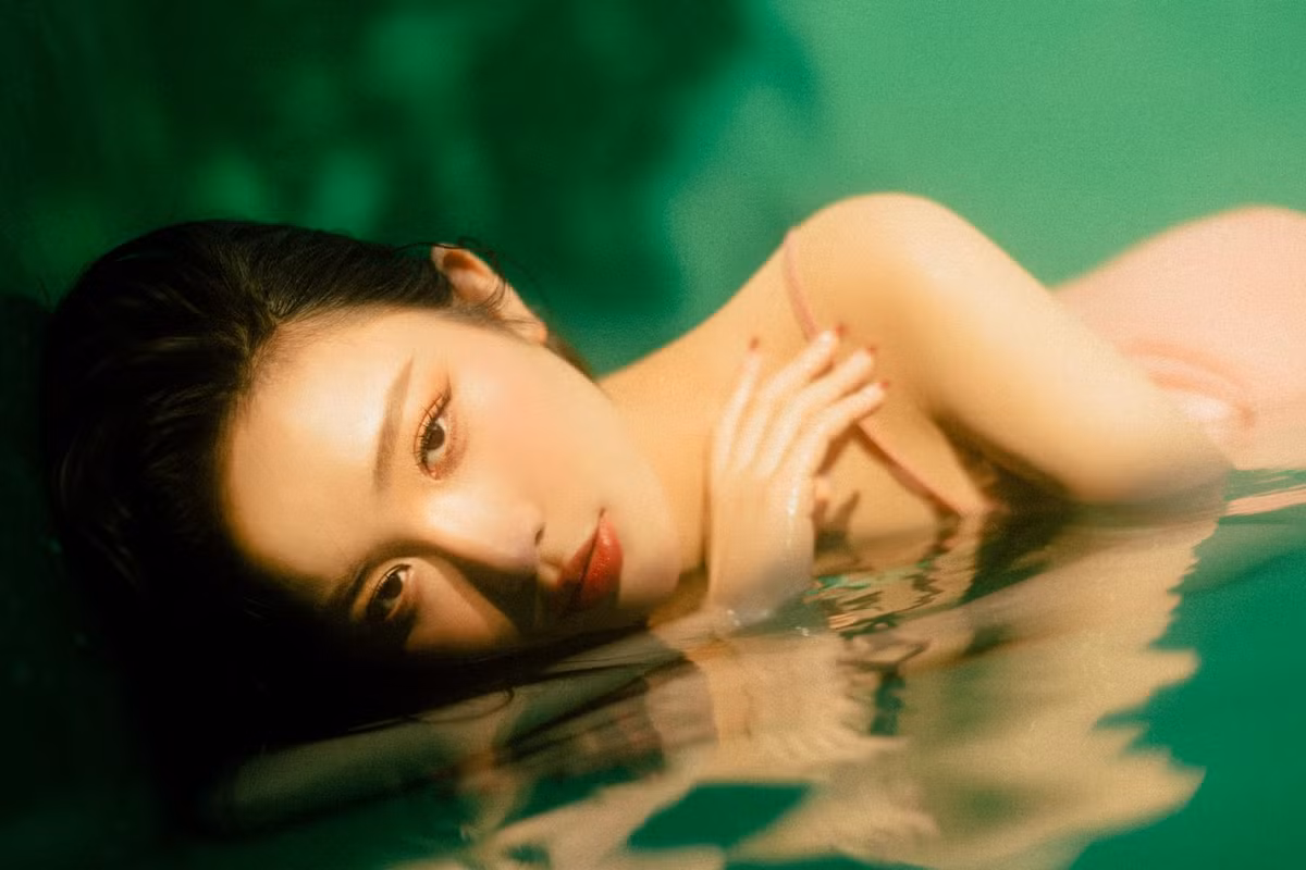 Trương Võ Huyền Trân là hot girl quê Nam Định, từng được báo Trung Quốc ca ngợi là "cô gái xinh đẹp không tì vết, body nóng bỏng quyến rũ".