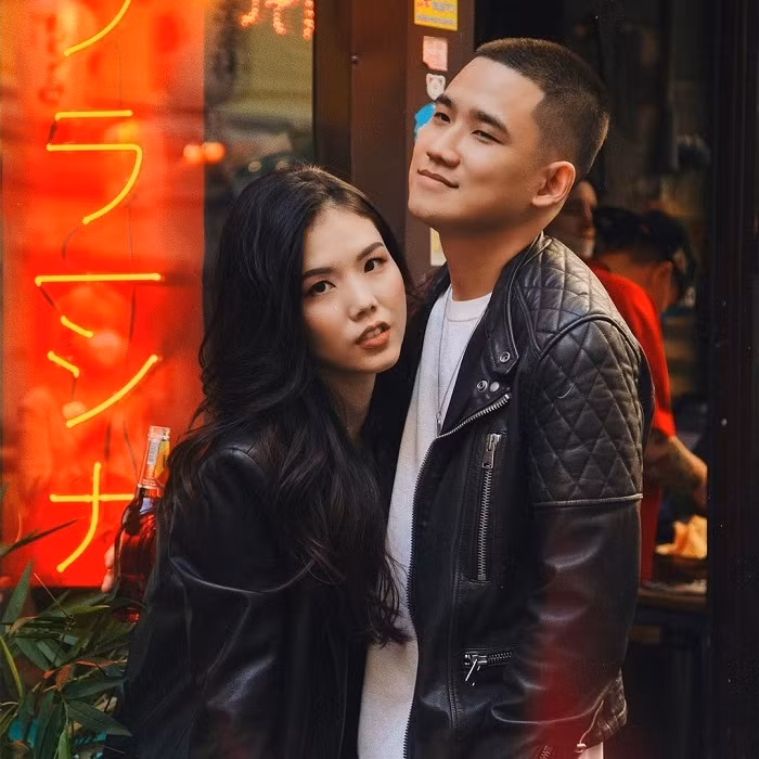 Trox và Lacci cùng sinh ra và lớn lên tại Nga. Cô nàng cho biết rằng, ngay từ cái nhìn đầu tiên khi cô gặp chồng hiện tại trong dịp sinh nhật của hot TikTok Phong Đạt, cô đã không có bất cứ ấn tượng gì về anh chàng Trox cả.