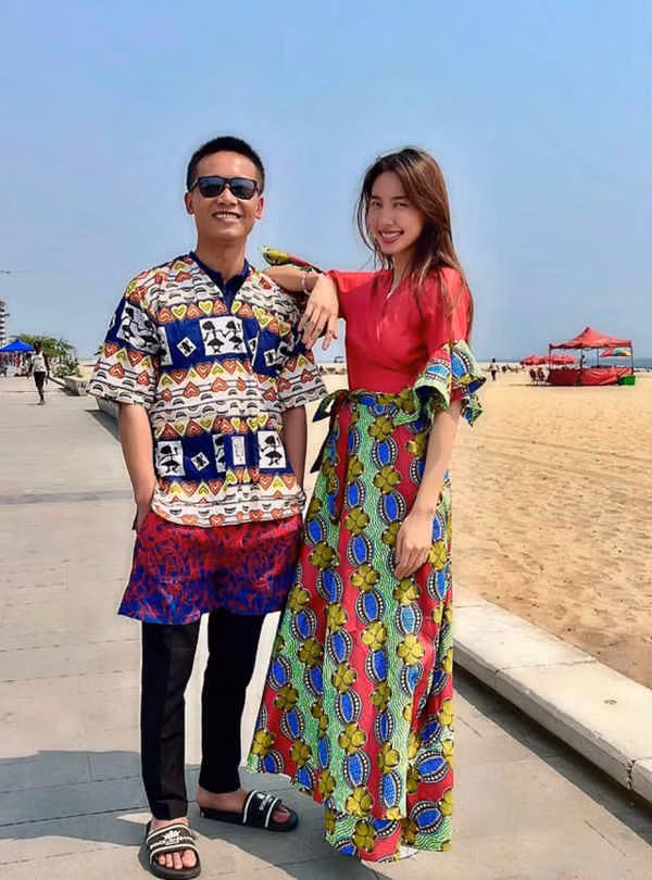 Trước đó, Quang Linh Vlogs và Thuỳ Tiên là cặp đôi được fan "đẩy thuyền" sau khi cả hai có nhiều hoạt động hợp tác chung với nhau. Thậm chí còn có tin đồn cả hai sẽ kết hôn.