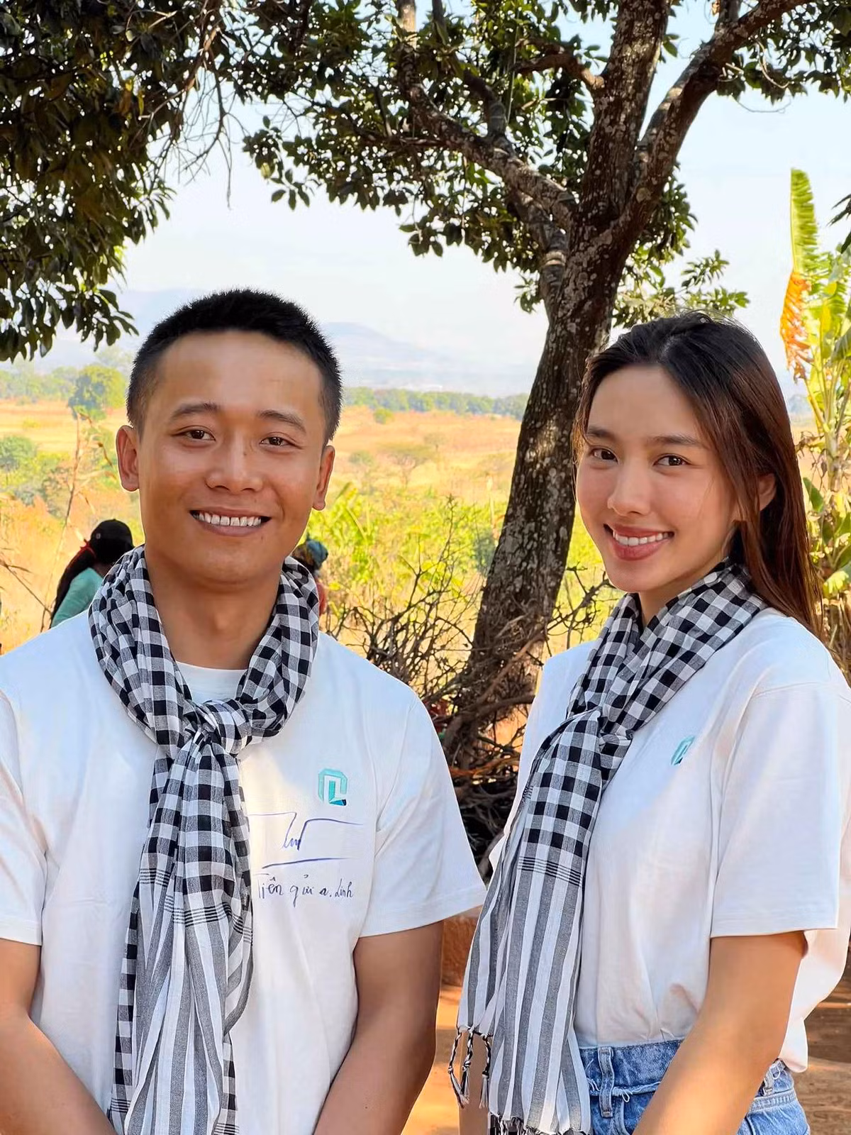 Tuy nhiên, Thuỳ Tiên cũng nhiều lần thẳng thắn cho biết mối quan hệ của cô với Quang Linh không phải là yêu đương.