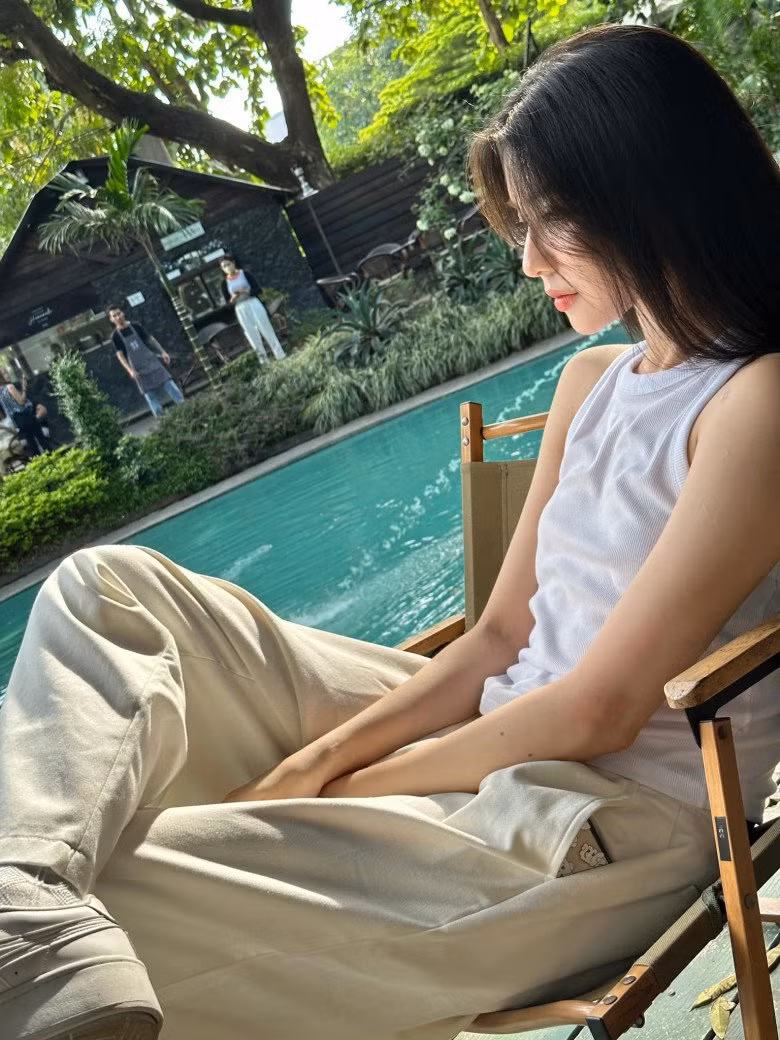 Hot girl Sài thành có gần 700 ngàn người theo dõi trên trang cá nhân, và thường xuyên được các nhãn hàng đình đám mời xuất hiện tại các sự kiện xa hoa trong và ngoài nước.