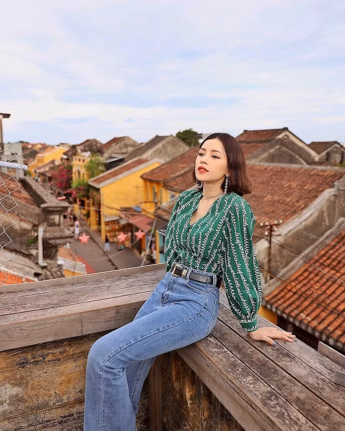 Không thể phủ nhận, kiểu tóc ngắn rất phù hợp với gương mặt nhỏ nhắn và làn da trắng hồng của Chi Pu. Thế nhưng, công bằng mà nói, chẳng có kiểu tóc nào làm khó được cô nàng này cả.