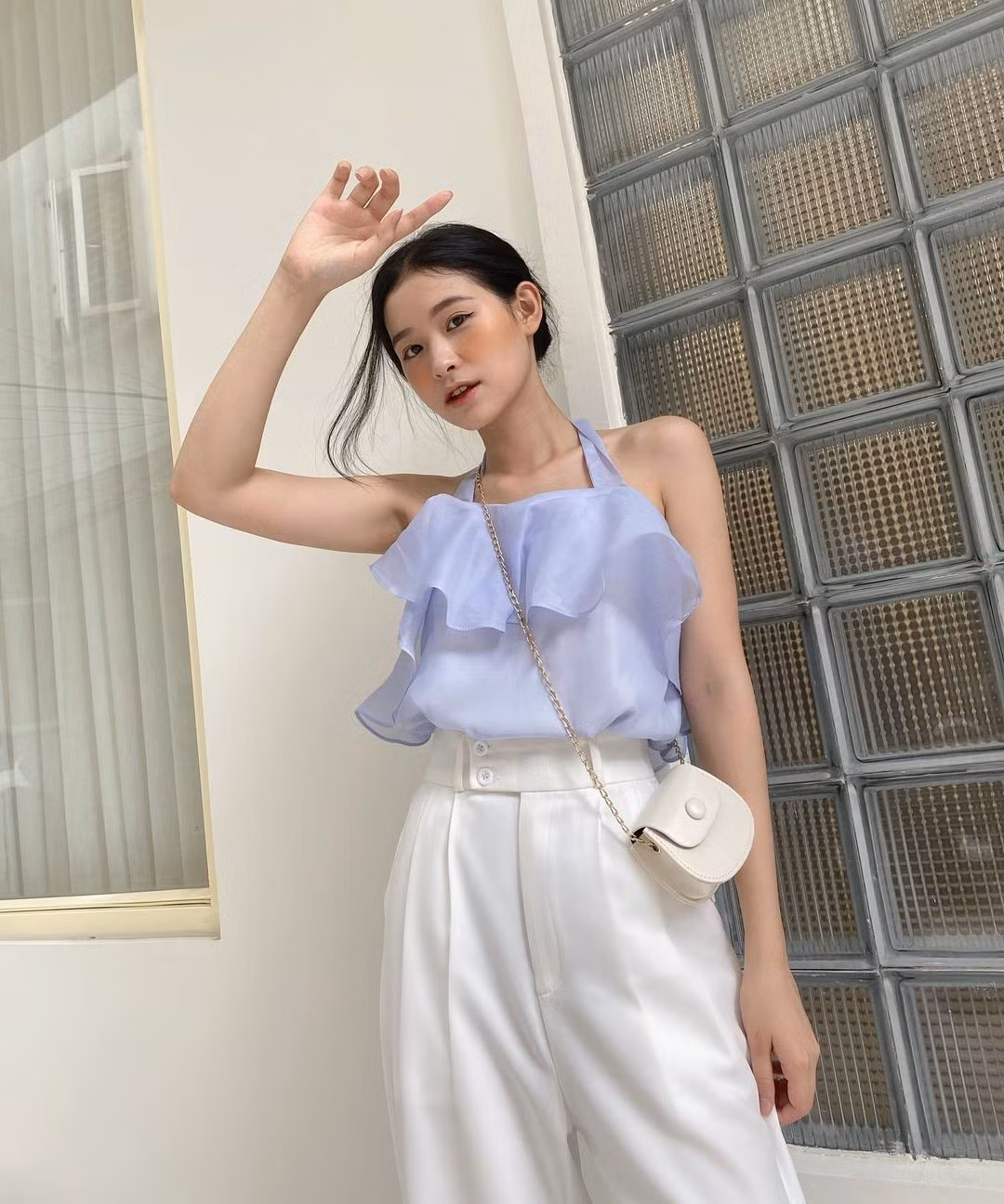 Mai Hương là gương mặt cho khá nhiều nhãn hàng thời trang local brand.