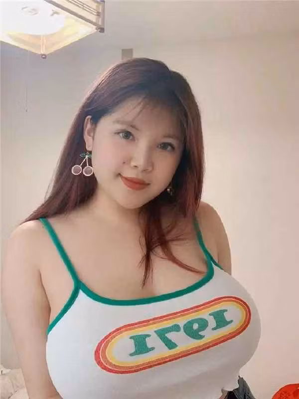 Thu Trang sau đó đã bí mật đặt vé máy bay trở về nhà mà không hề thông báo trước, để tạo bất ngờ cho gia đình.