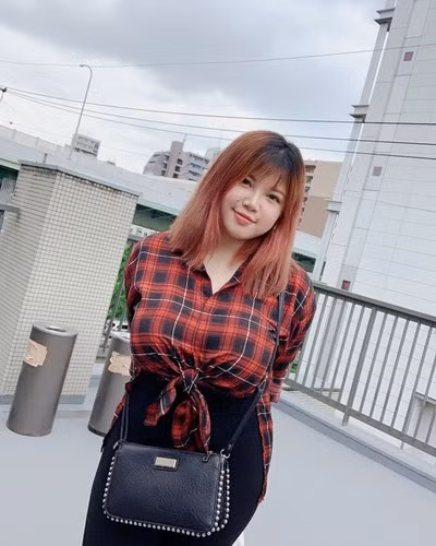 Võ Thị Thu Trang (SN 2000) đến từ Hải Dương, trở thành hiện tượng mạng gây chú ý nhờ sở hữu vòng một lên tới 110 cm.