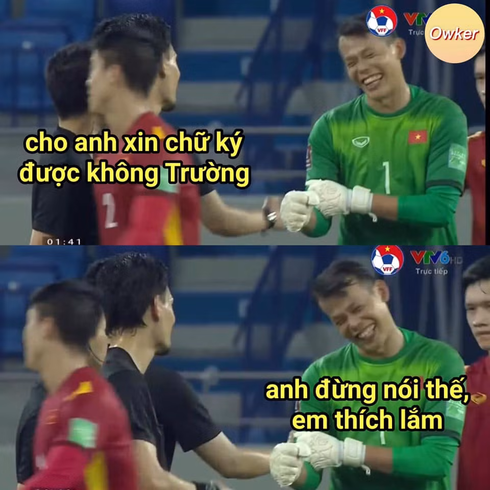 Biểu cảm của Tấn Trường khi bắt tay cuối trận với trọng tài Sato được dân mạng chế ảnh và lan truyền khắp cõi MXH.