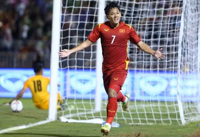 Thang Singapore 4 sao, doi tuyen Viet Nam mo man FIFA Day man nhan-Hinh-4