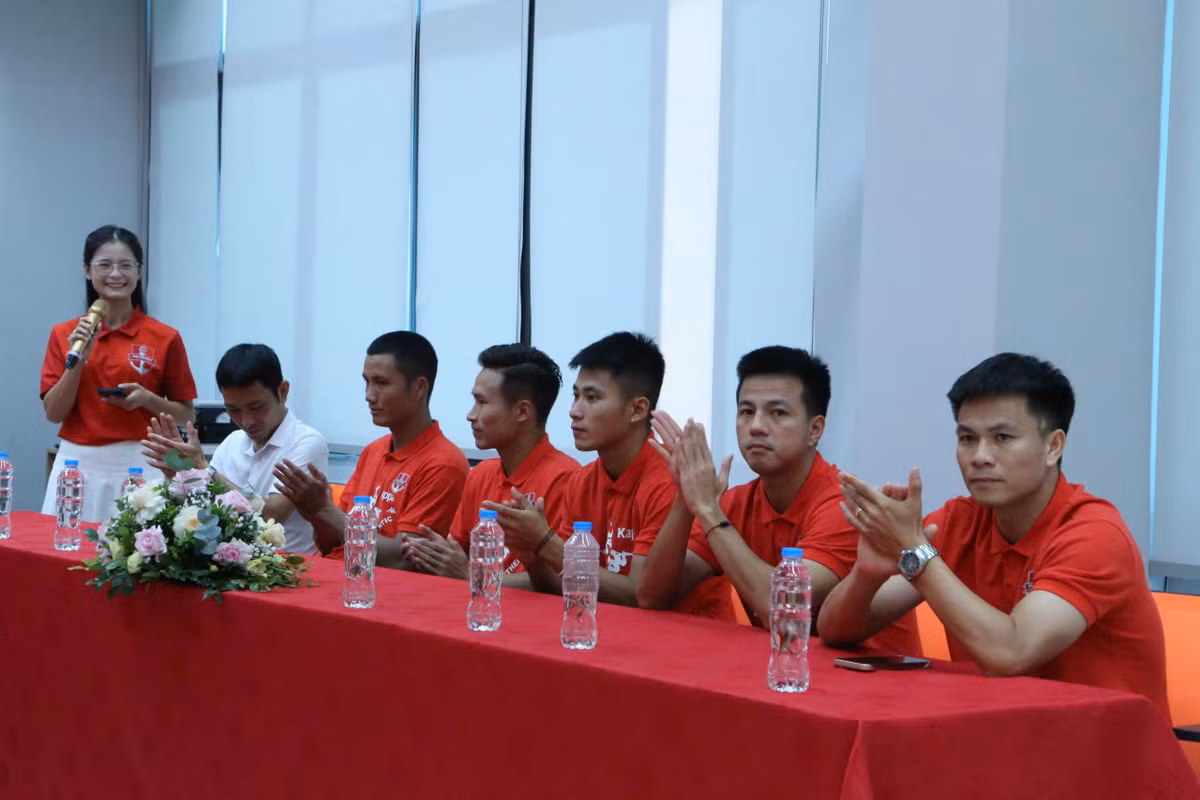 CLB Hai Phong to chuc le xuat quan cho mua giai moi-Hinh-2